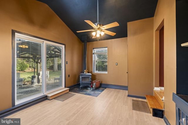 329 MAPLE RD, Mount Laurel, NJ 08054