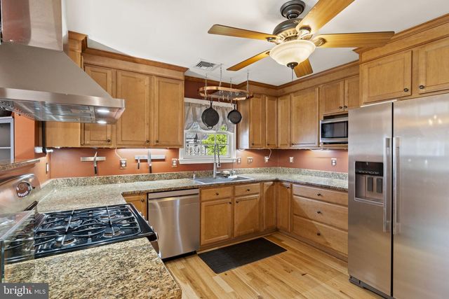 329 MAPLE RD, Mount Laurel, NJ 08054