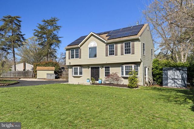 329 MAPLE RD, Mount Laurel, NJ 08054