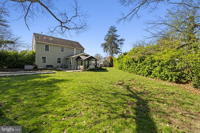 329 MAPLE RD, Mount Laurel, NJ 08054