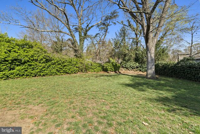 329 MAPLE RD, Mount Laurel, NJ 08054