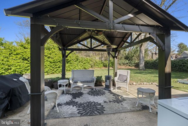 329 MAPLE RD, Mount Laurel, NJ 08054