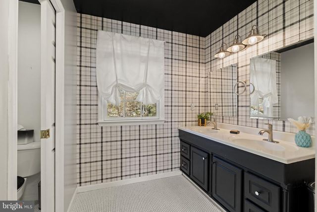 329 MAPLE RD, Mount Laurel, NJ 08054