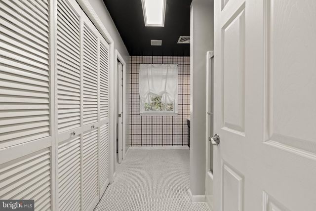 329 MAPLE RD, Mount Laurel, NJ 08054