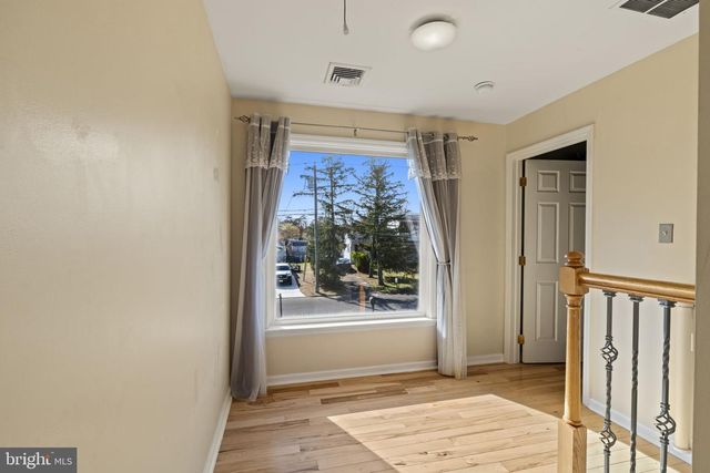 329 MAPLE RD, Mount Laurel, NJ 08054