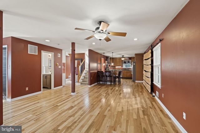 329 MAPLE RD, Mount Laurel, NJ 08054