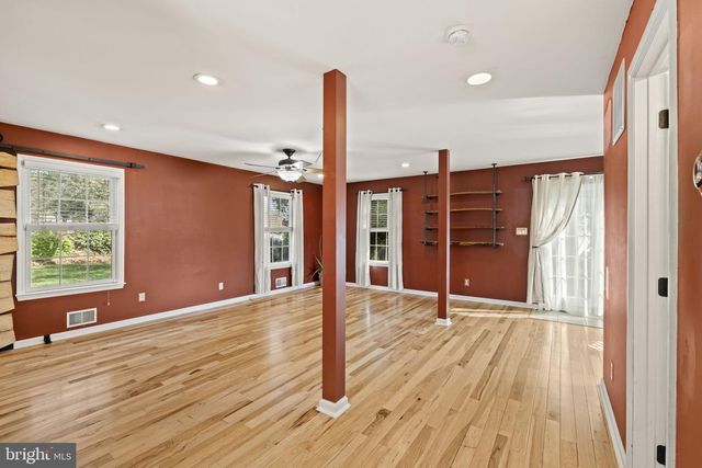 329 MAPLE RD, Mount Laurel, NJ 08054