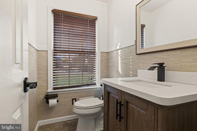 329 MAPLE RD, Mount Laurel, NJ 08054