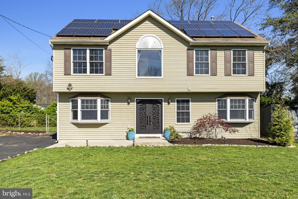 329 MAPLE RD, Mount Laurel, NJ 08054