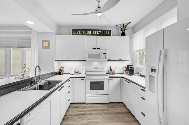 508 FOREST WAY 508, Longboat Key, FL 34228