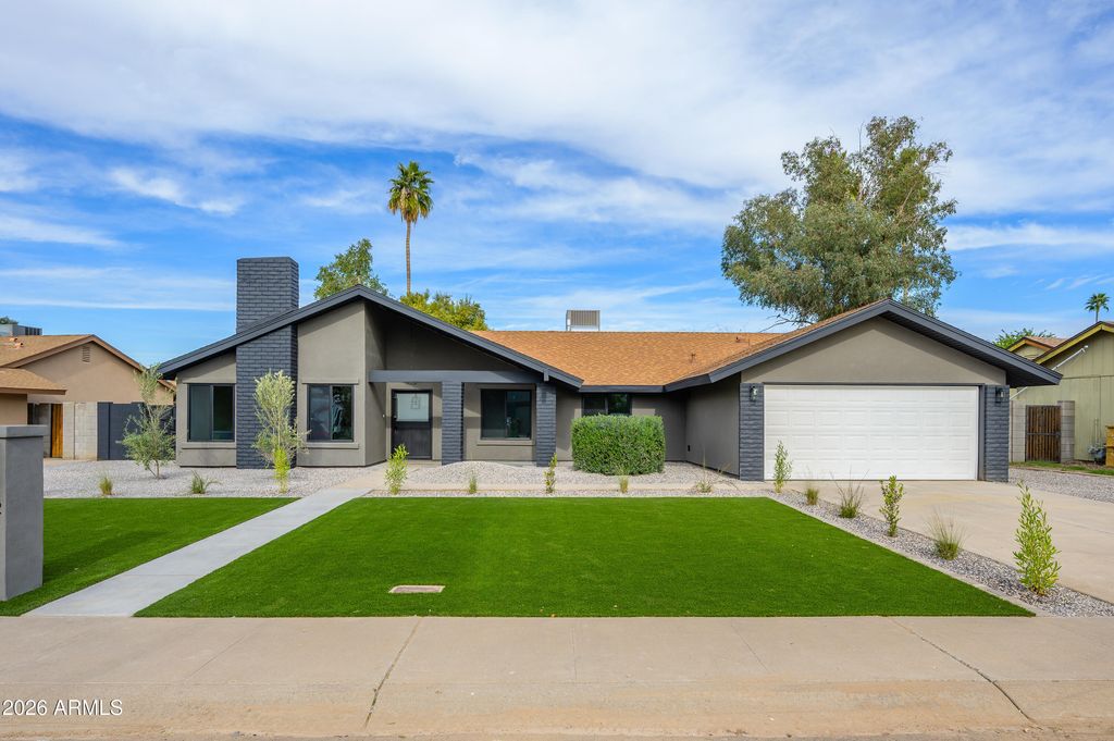 Image 1 of property listing at 2432 W SAINT MORITZ Lane, Phoenix, AZ 85023