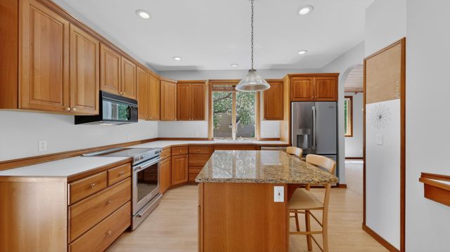 1052 Foxcroft Circle SW, Rochester, MN 55902