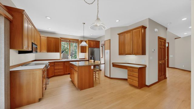 1052 Foxcroft Circle SW, Rochester, MN 55902