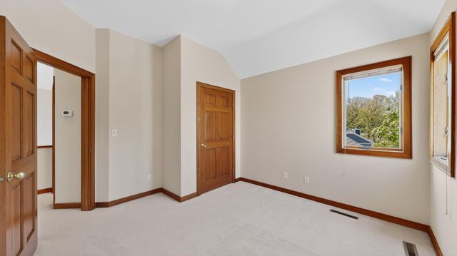 1052 Foxcroft Circle SW, Rochester, MN 55902