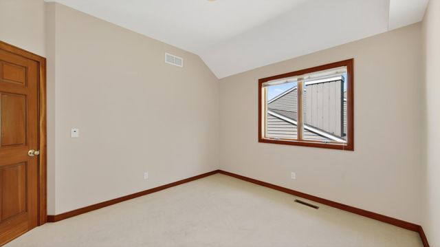 1052 Foxcroft Circle SW, Rochester, MN 55902