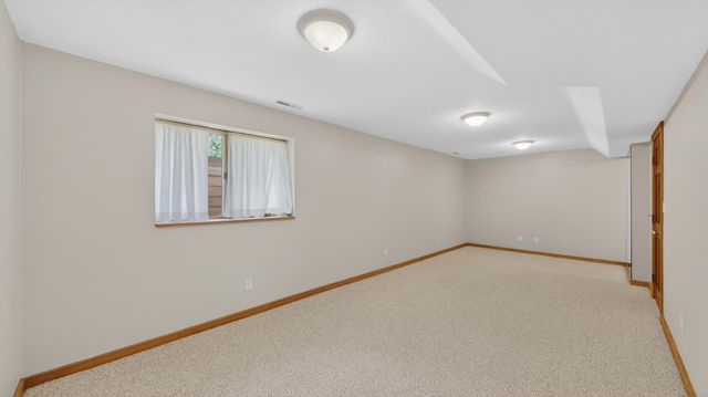1052 Foxcroft Circle SW, Rochester, MN 55902