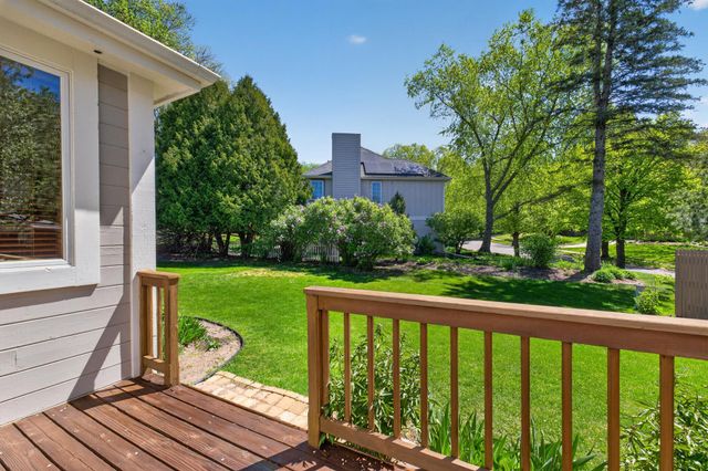 1052 Foxcroft Circle SW, Rochester, MN 55902