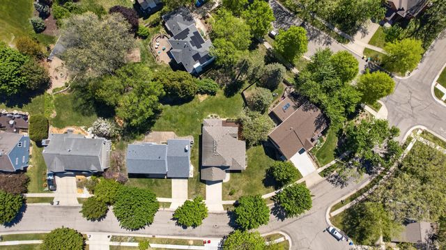 1052 Foxcroft Circle SW, Rochester, MN 55902