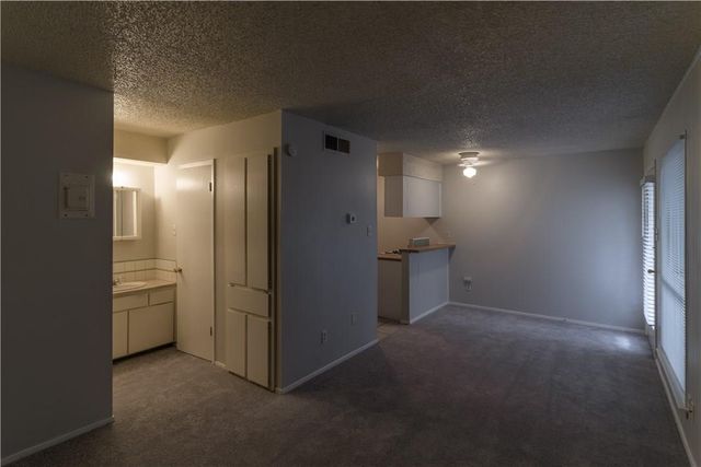 1111 W 10th ST 212, Austin, TX 78703