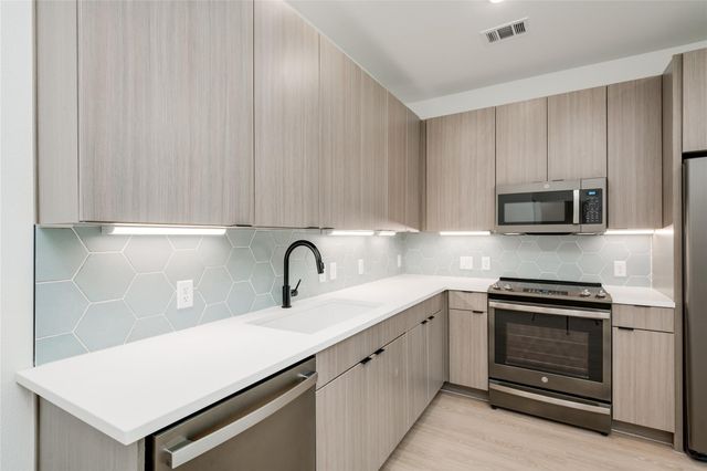 4802 S Congress Ave 121, Austin, TX 78745