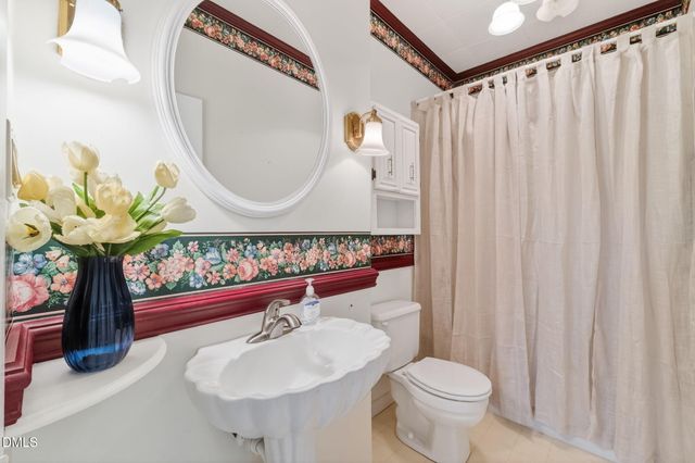 301 E Stanley Street, Four Oaks, NC 27524
