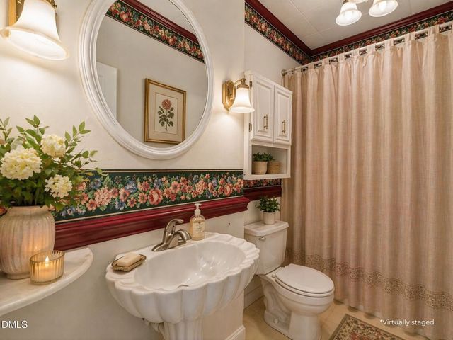 301 E Stanley Street, Four Oaks, NC 27524