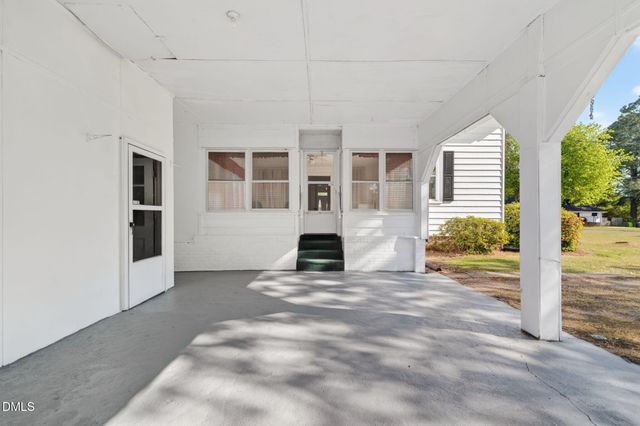 301 E Stanley Street, Four Oaks, NC 27524