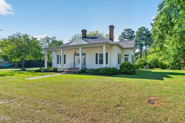 301 E Stanley Street, Four Oaks, NC 27524