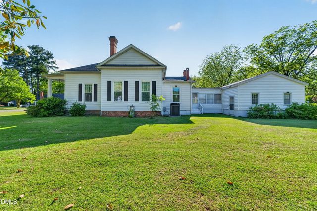 301 E Stanley Street, Four Oaks, NC 27524