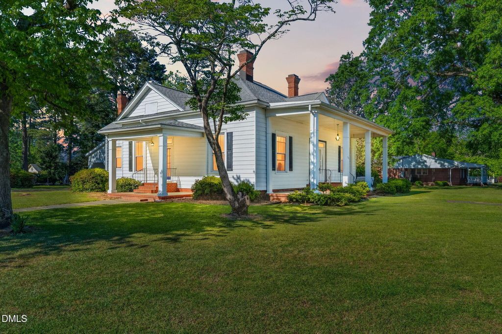 301 E Stanley Street, Four Oaks, NC 27524
