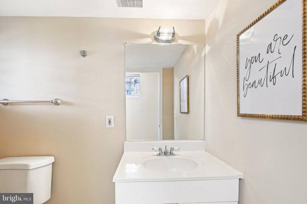 2324 FLEET ST, Baltimore, MD 21224
