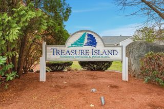 303 Treasure Island Rd 303, Webster, MA 01570