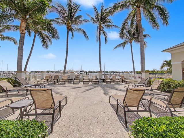 806 E Windward Way, Lantana, FL 33462