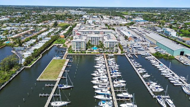 806 E Windward Way, Lantana, FL 33462