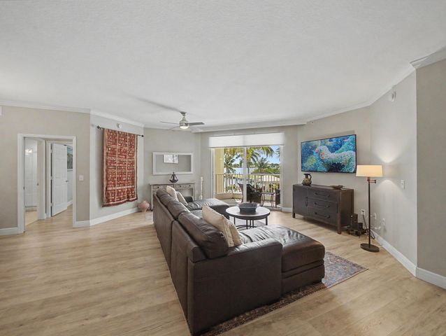 806 E Windward Way, Lantana, FL 33462