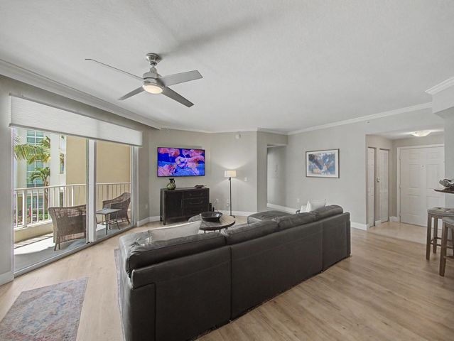 806 E Windward Way, Lantana, FL 33462