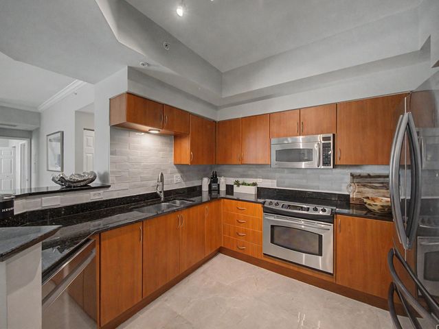 806 E Windward Way, Lantana, FL 33462