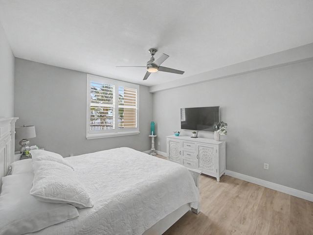 806 E Windward Way, Lantana, FL 33462