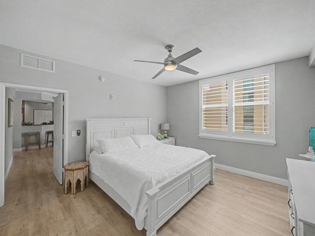806 E Windward Way, Lantana, FL 33462