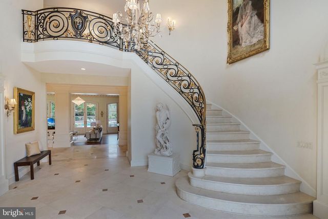 8023 GEORGETOWN PIKE, Mclean, VA 22102