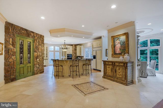 8023 GEORGETOWN PIKE, Mclean, VA 22102