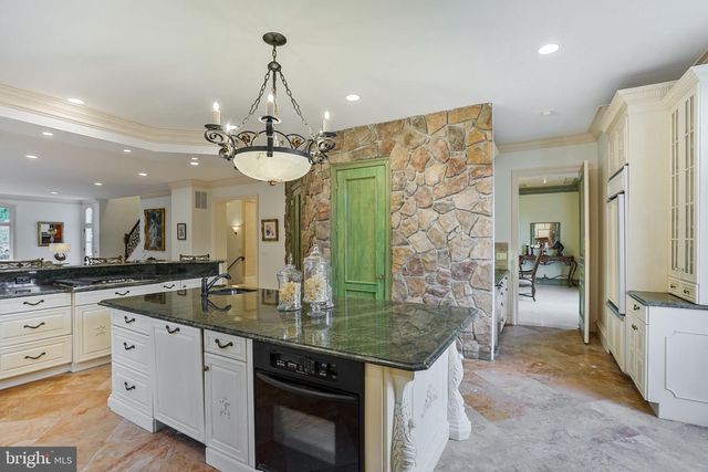 8023 GEORGETOWN PIKE, Mclean, VA 22102