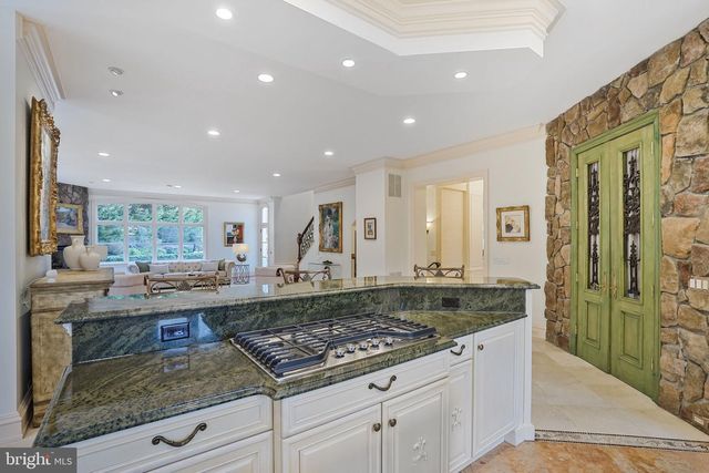 8023 GEORGETOWN PIKE, Mclean, VA 22102