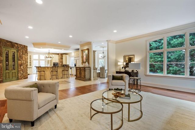 8023 GEORGETOWN PIKE, Mclean, VA 22102