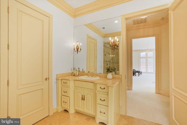 8023 GEORGETOWN PIKE, Mclean, VA 22102