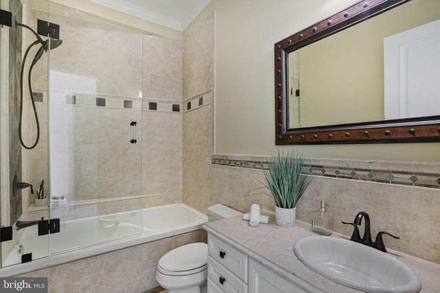 8023 GEORGETOWN PIKE, Mclean, VA 22102