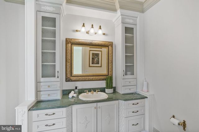 8023 GEORGETOWN PIKE, Mclean, VA 22102