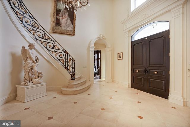 8023 GEORGETOWN PIKE, Mclean, VA 22102