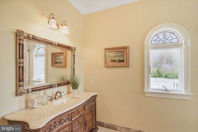 8023 GEORGETOWN PIKE, Mclean, VA 22102