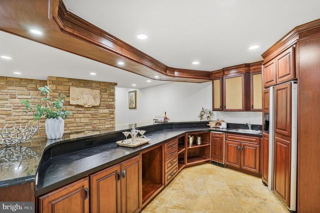 8023 GEORGETOWN PIKE, Mclean, VA 22102